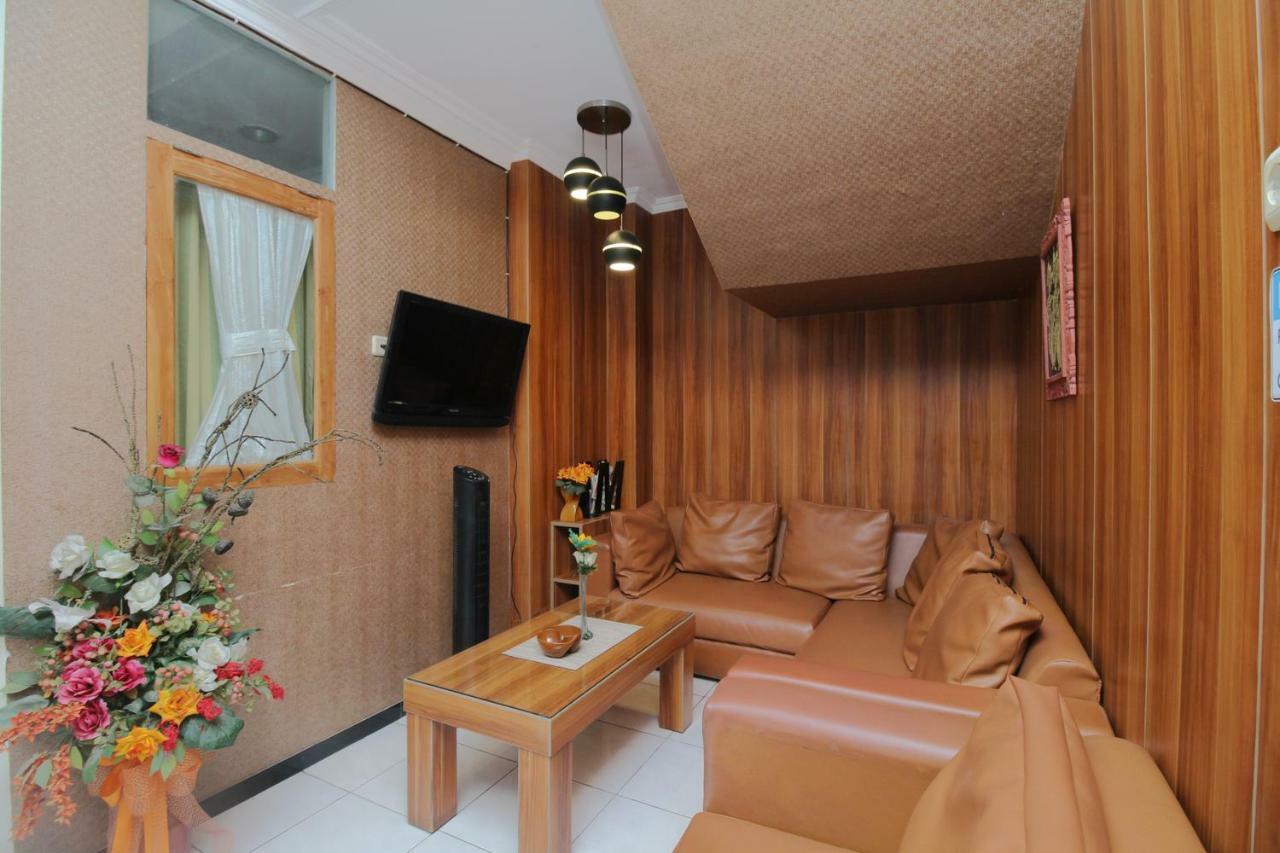 Hotel Myzone Homtel Semarang Exterior foto